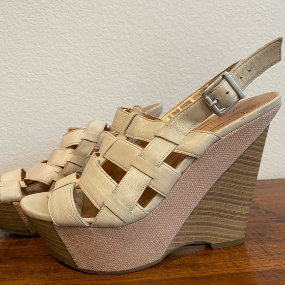 BCBG Wedge Heels - Picture 3 of 4